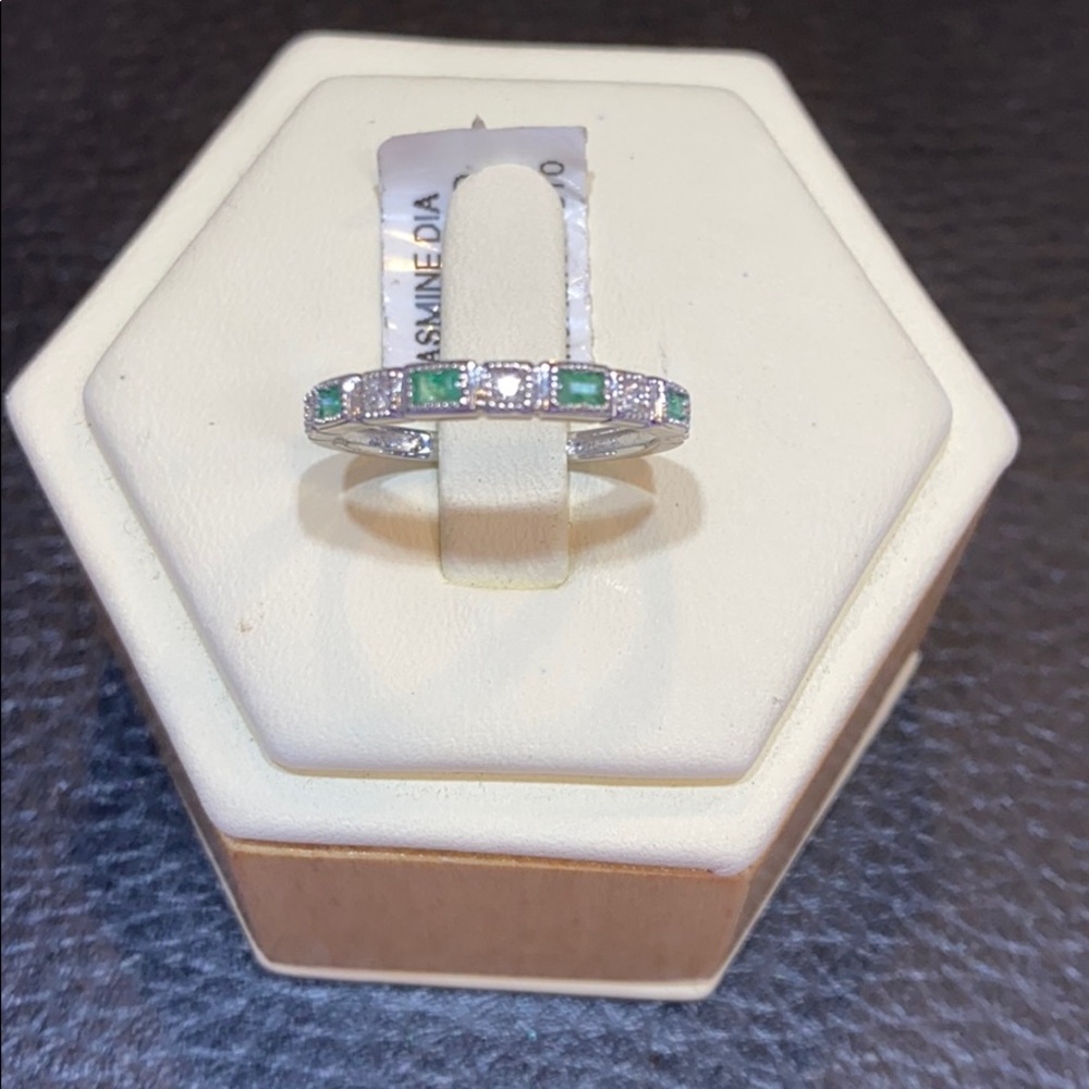 Emerald & Diamond band set in 10kt gold